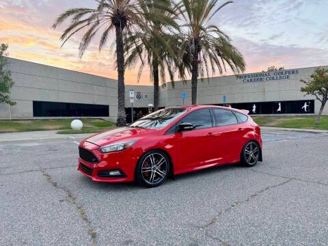 2016 Ford Focus ST FWD photo