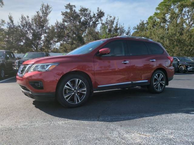 2017 Nissan Pathfinder Platinum FWD photo