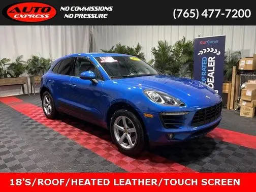 2017 Porsche Macan  AWD photo