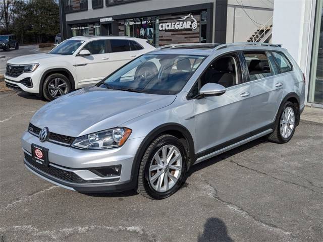 2017 Volkswagen Golf Alltrack SE AWD photo