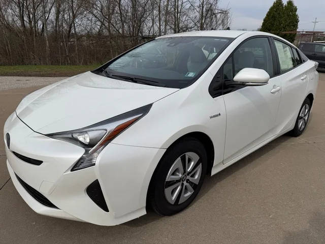 2017 Toyota Prius Three FWD photo