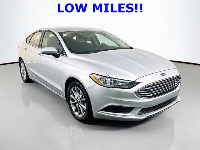 2017 Ford Fusion SE FWD photo