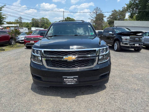2017 Chevrolet Suburban LT 4WD photo