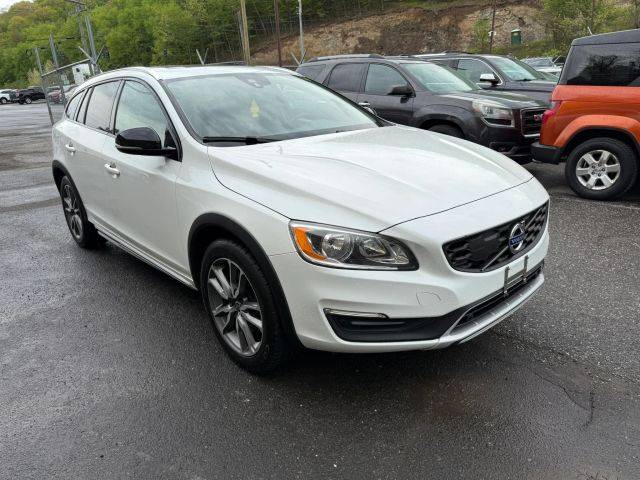 2017 Volvo V60 Cross Country  AWD photo