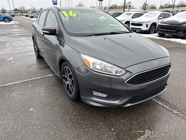 2016 Ford Focus SE FWD photo
