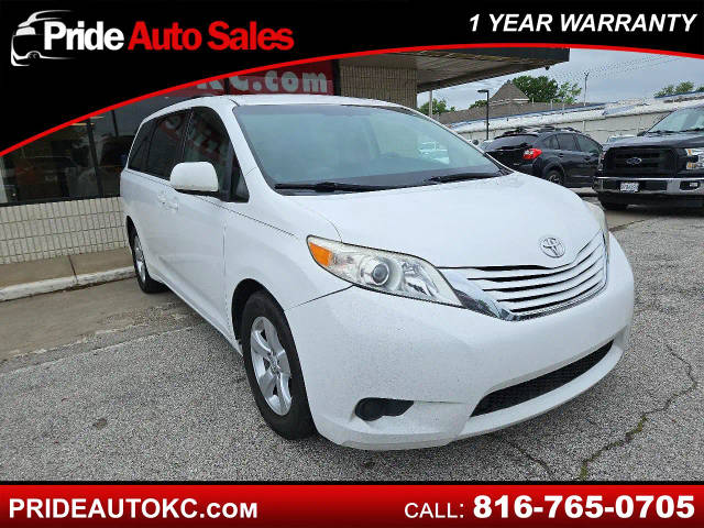 2017 Toyota Sienna LE FWD photo