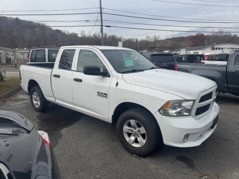 2017 Ram 1500 Express 4WD photo