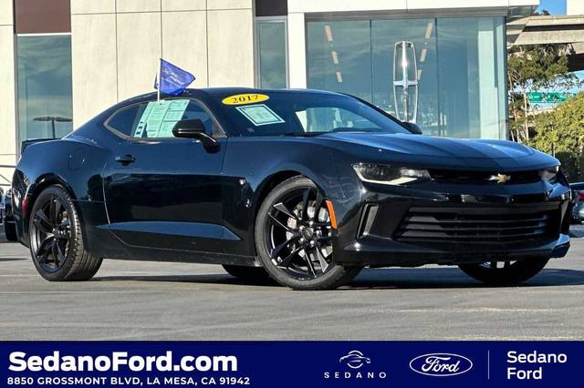 2017 Chevrolet Camaro 2LT RWD photo