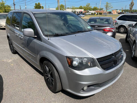2017 Dodge Grand Caravan SXT FWD photo