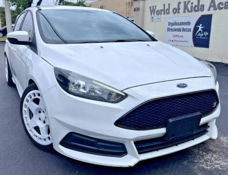 2017 Ford Focus ST FWD photo