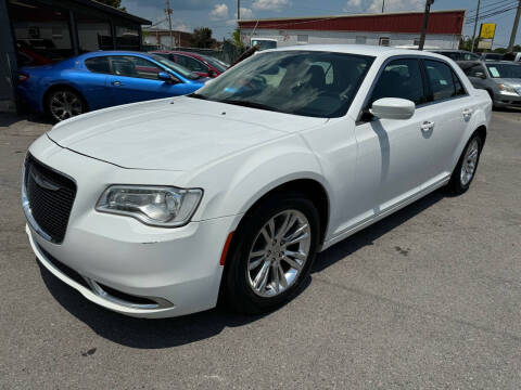 2017 Chrysler 300 Limited RWD photo