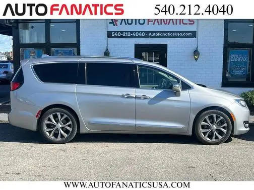 2017 Chrysler Pacifica Minivan Limited FWD photo