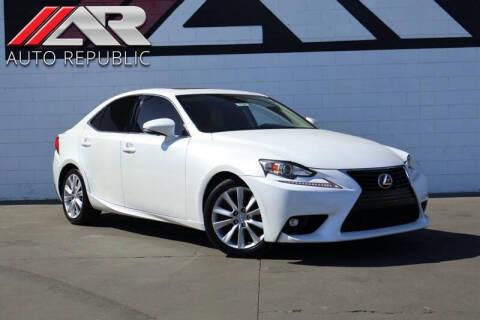 2016 Lexus IS  RWD photo