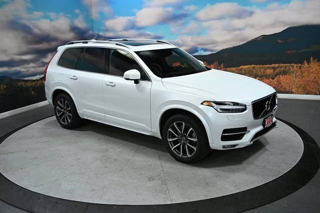 2017 Volvo XC90 Momentum AWD photo