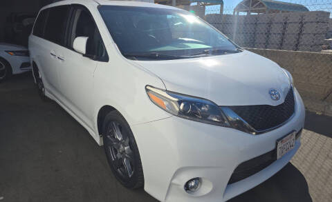 2017 Toyota Sienna SE Premium FWD photo