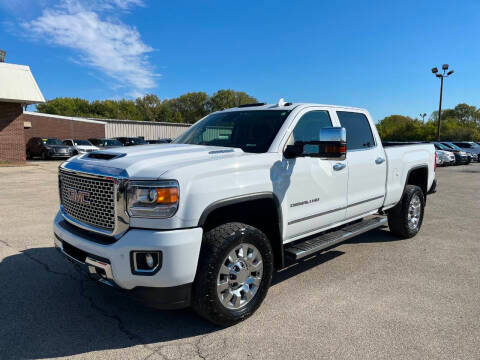 2017 GMC Sierra 2500HD Denali 4WD photo