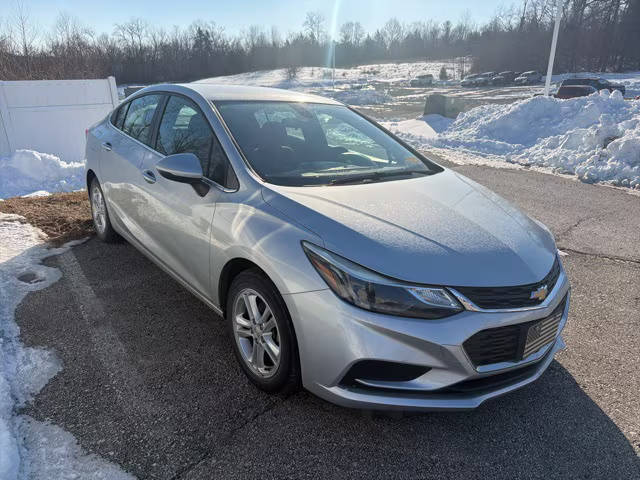 2017 Chevrolet Cruze LT FWD photo
