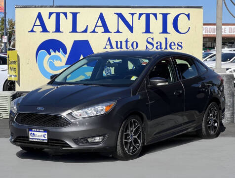 2016 Ford Focus SE FWD photo