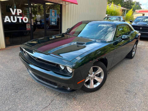 2017 Dodge Challenger SXT RWD photo