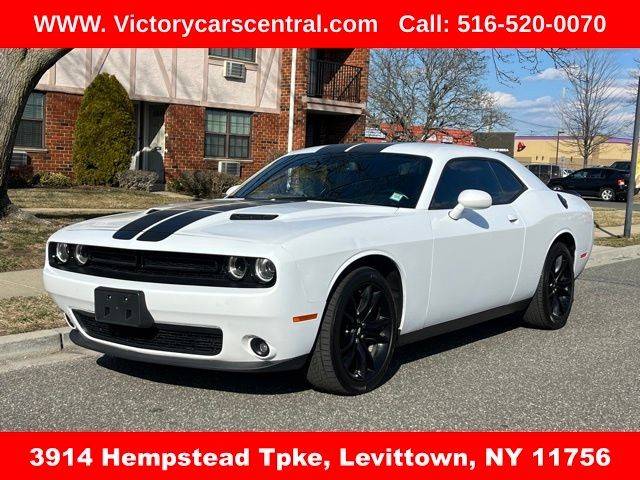 2017 Dodge Challenger SXT Plus RWD photo