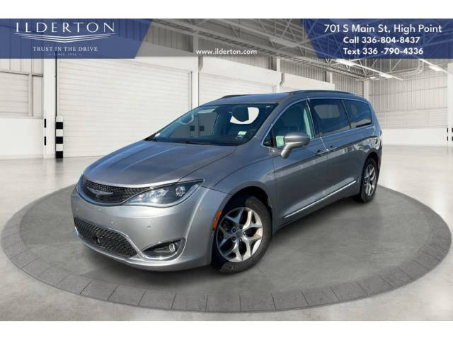 2017 Chrysler Pacifica Minivan Touring-L Plus FWD photo