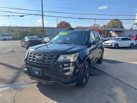 2017 Ford Explorer XLT 4WD photo