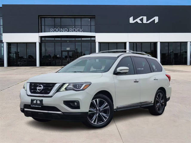 2017 Nissan Pathfinder Platinum FWD photo