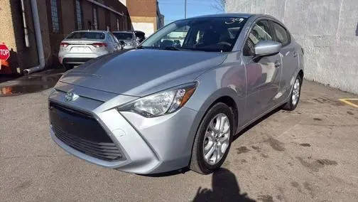 2017 Toyota Yaris  FWD photo