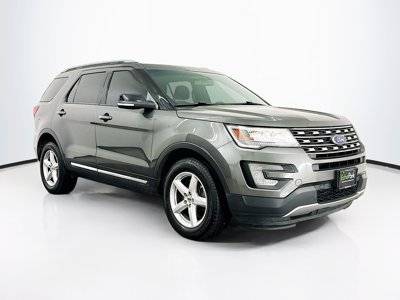 2017 Ford Explorer XLT 4WD photo