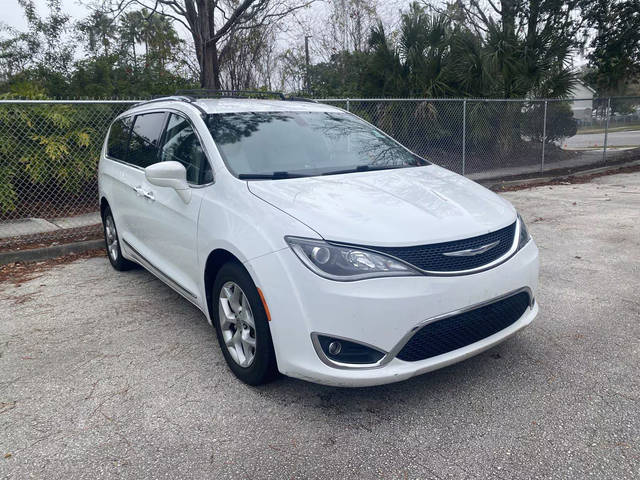 2017 Chrysler Pacifica Minivan Touring-L Plus FWD photo