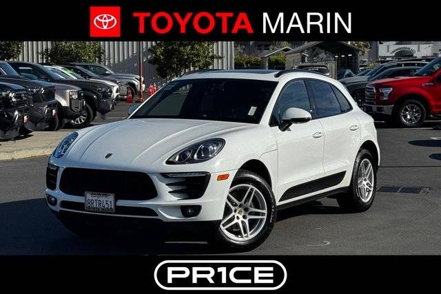 2017 Porsche Macan AWD photo