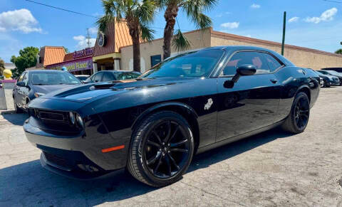 2017 Dodge Challenger SXT Plus RWD photo
