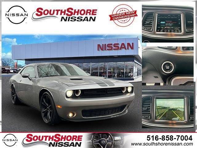 2017 Dodge Challenger SXT Plus RWD photo