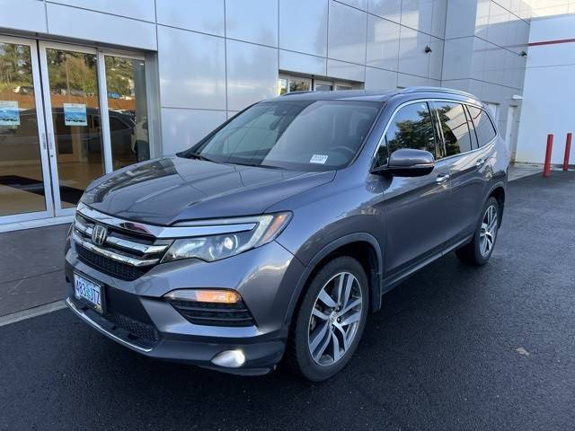 2017 Honda Pilot Touring AWD photo