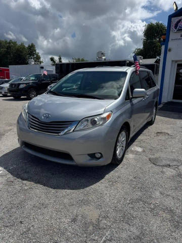 2017 Toyota Sienna XLE FWD photo