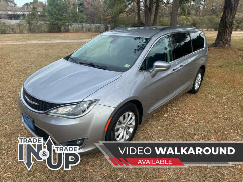 2017 Chrysler Pacifica Minivan Touring-L FWD photo