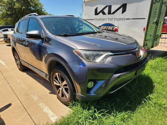 2017 Toyota RAV4 XLE FWD photo