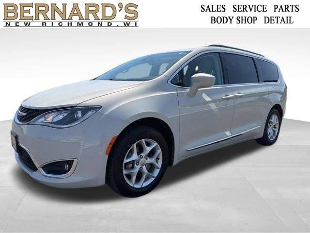 2017 Chrysler Pacifica Minivan Touring-L FWD photo