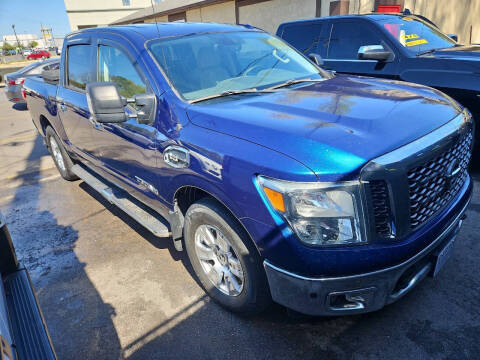 2017 Nissan Titan SV RWD photo