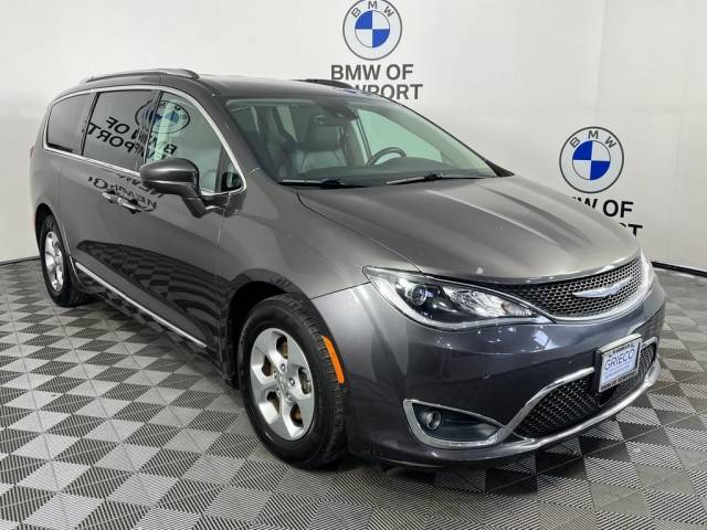 2017 Chrysler Pacifica Minivan Touring-L Plus FWD photo