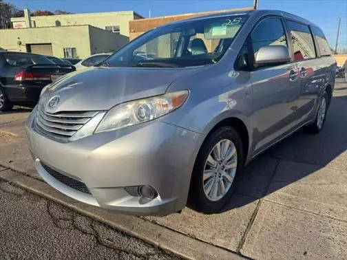 2017 Toyota Sienna LE AWD photo