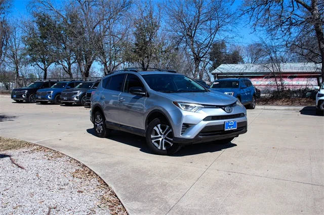 2017 Toyota RAV4 LE FWD photo