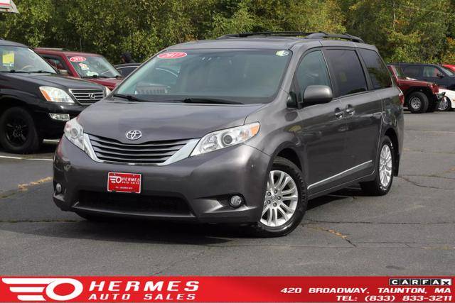 2017 Toyota Sienna XLE Premium FWD photo