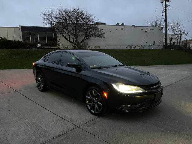 2015 Chrysler 200 S FWD photo