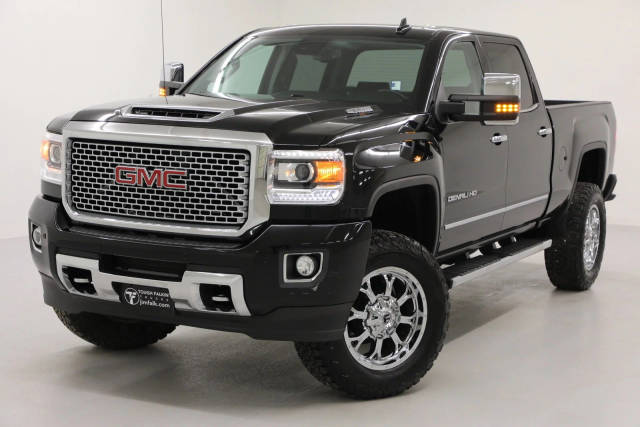 2017 GMC Sierra 2500HD Denali 4WD photo