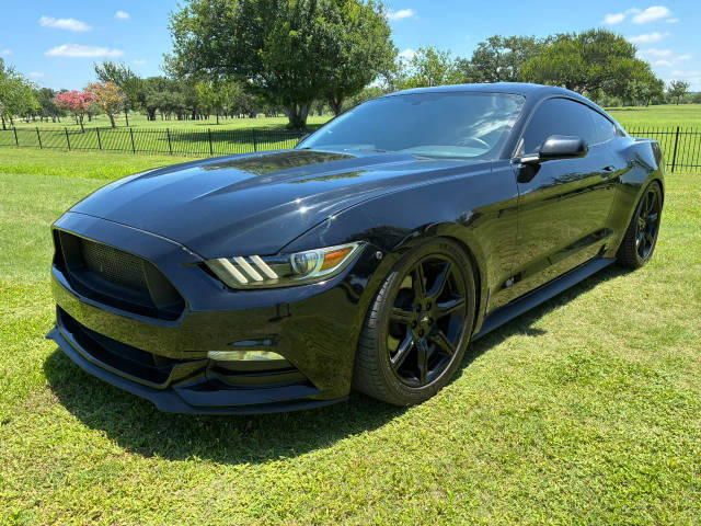 2017 Ford Mustang V6 RWD photo