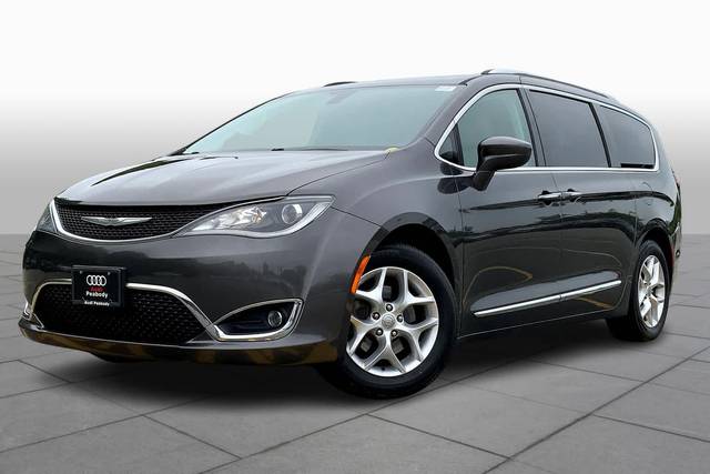 2017 Chrysler Pacifica Minivan Touring-L Plus FWD photo