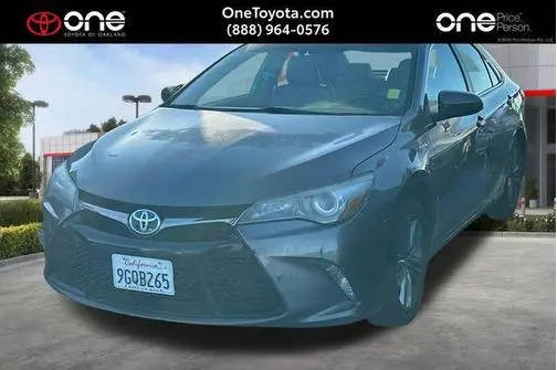 2017 Toyota Camry Hybrid SE FWD photo