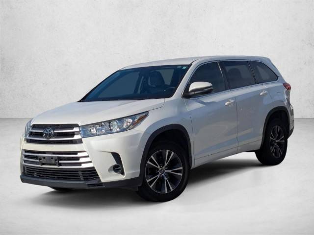 2017 Toyota Highlander LE FWD photo