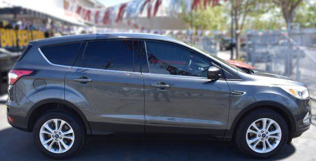2017 Ford Escape SE FWD photo